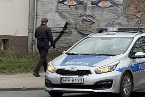 78-latek bez prawa jazdy uszkodził kilka samochodów na bytomskim parkingu