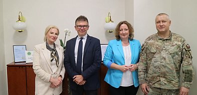 Medycy i żołnierze zacieśniają więzi-30345