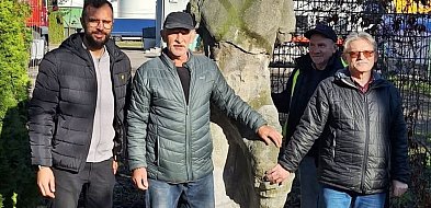 Byli górnicy zadbali o figurę górnika-31007