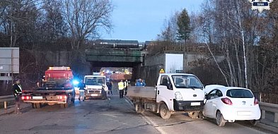 Na granicy dwóch miast zderzyły się trzy samochody-31073