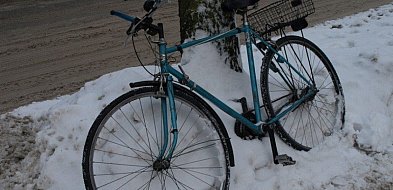 Slalomem na rowerze po śniegu-32122