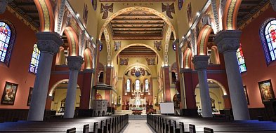 Proboszczowie oskarżeni, parafia musi zwrócić 27 milionów-32218