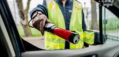 Pijany kierowca wbił się w barierkę-32314