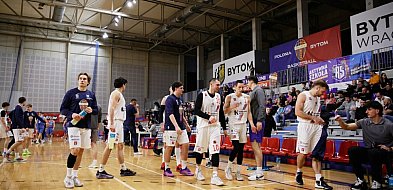 Koszykarski lider nie zwalnia tempa