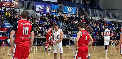 Głodni koszykarze zaczęli i skończyli z impetem