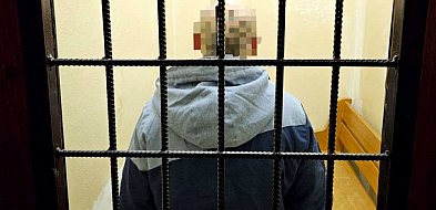 Ukradł alkohol ze sklepu i użył siły wobec pracownicy. Grozi mu do 10 lat