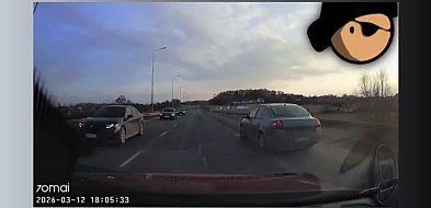 Bandyci Drogowi publikują nagranie z Bytomia. Kierowca wyprzedzał poboczem