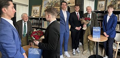 Uczniowie bytomskiego Smolenia spotkali się z żołnierzem Armii Krajowej