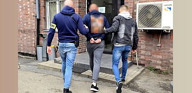 Rozbój na taksówkarzu i zniewaga policjantów