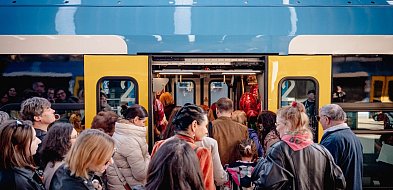 Coraz więcej lokalnych przedsiębiorców podróżuje pociągami Kolei Śląskich