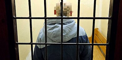 Ukradł alkohol ze sklepu i użył siły wobec pracownicy. Grozi mu do 10 lat