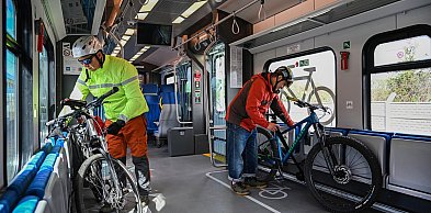 Rower i pociąg Kolei Śląskich – idealny duet na wiosnę [materiał partnera]