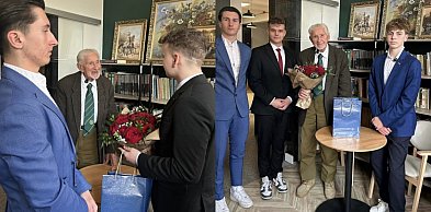 Uczniowie bytomskiego Smolenia spotkali się z żołnierzem Armii Krajowej