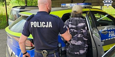 Płacił nie swoją kartą, grozi mu 10 lat