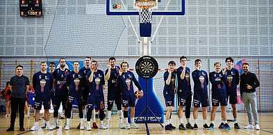 Dwa triumfy w Zgorzelcu. Koszykarze Polonii o krok od awansu