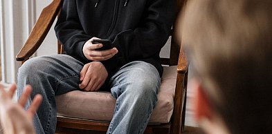 Jak walczyć z uzależnieniem od internetu u dzieci i młodzieży?