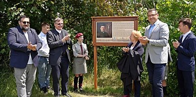 Tablica na Szkale przypomina o wyjątkowym księdzu
