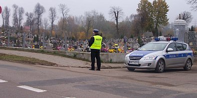 Policjanci patrolują drogi podczas Wszystkich Świętych-30803