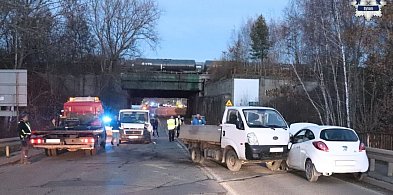 Na granicy dwóch miast zderzyły się trzy samochody-31073