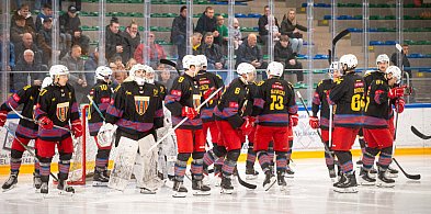 Niebiesko-czerwoni hokeiści dali popis w Sanoku-31509