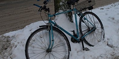 Slalomem na rowerze po śniegu-32122