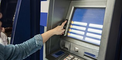 Oszust złapany przy bankomacie-32182