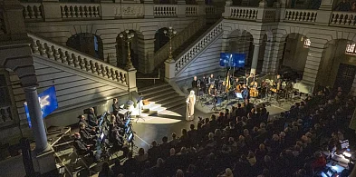 Mała święta, morderca i muzyka nowa w sądzie-32362