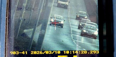 Jechał za szybko, mimo zakazów i do tego na bani