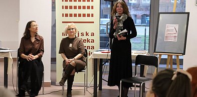 Poezja, wiosna i fotografie w miejskiej bibliotece