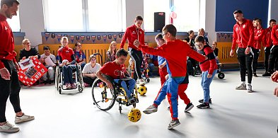 Piłkarze spotkali się ze wspaniałymi kibicami