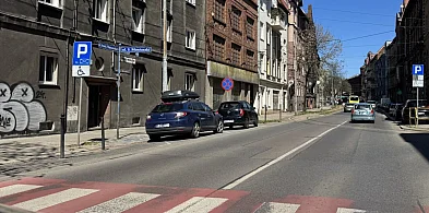 Przeszedł przez jezdnię, ale nie na pasach. Finalnie skończył w więzieniu