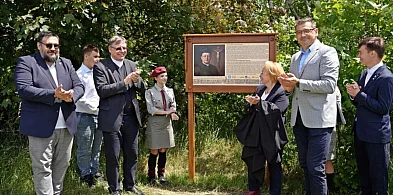 Tablica na Szkale przypomina o wyjątkowym księdzu