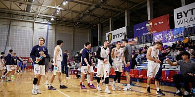 Koszykarski lider nie zwalnia tempa