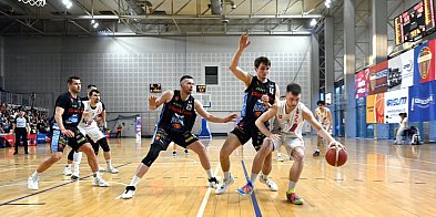 Koszykarze Polonii nie dali szans rywalom z Pleszewa
