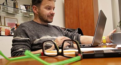 Profesor pisze na zaliczenie-31392