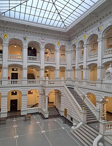 Mała święta sądzie!-32311