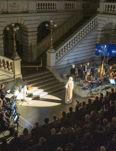 Mała święta, morderca i muzyka nowa w sądzie-32362