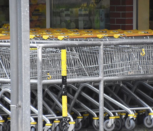 Czy 1 listopada zrobisz zakupy? Ten weekend zaskoczy wielu klientów-30795