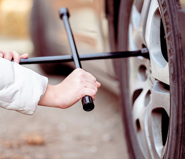 Z pozoru drobiazg, a może skończyć się tragedią. Urząd ostrzega kierowców-30966