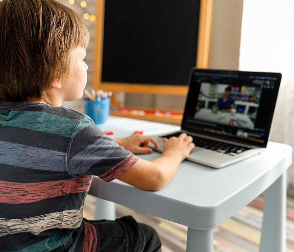 Popularni influencerzy mogą mieć kłopoty. Treści dla dzieci budzą kontrowersje-31067