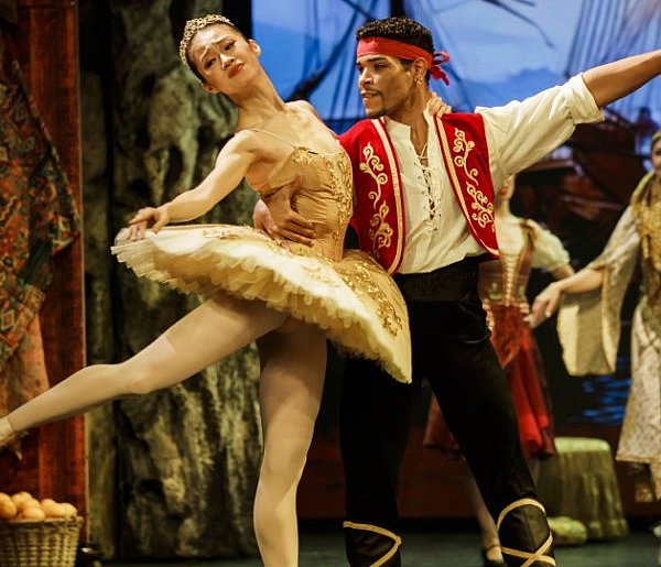 "Korsarz", czyli klasyka w pięknym wydaniu-31262