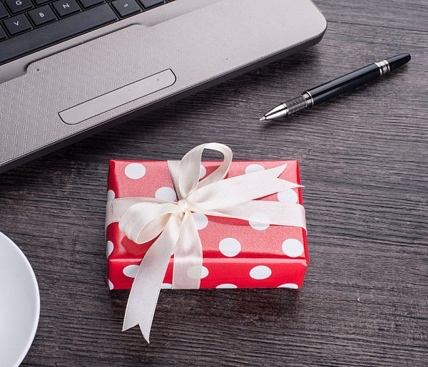 Świąteczna paczka może stać się problemem. Skarbówka patrzy z ukrycia-31391