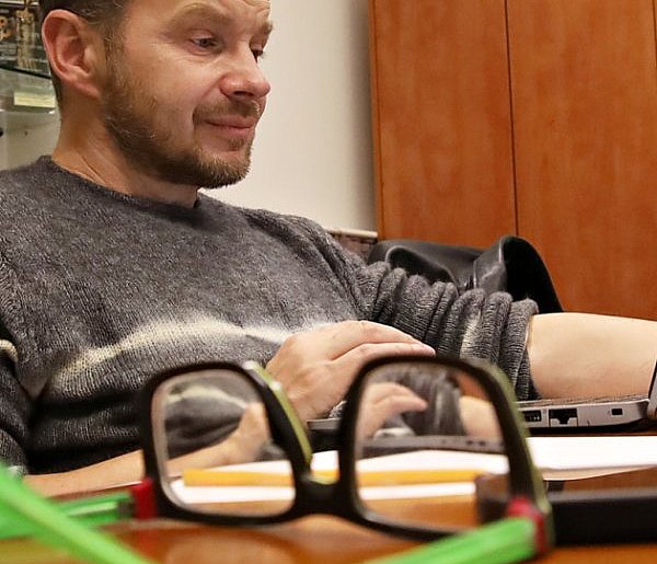 Profesor pisze na zaliczenie-31392