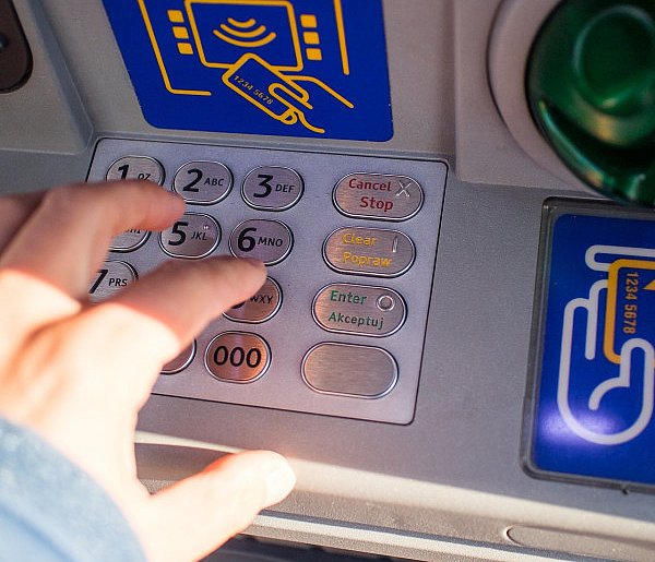 Duże zmiany w wypłacaniu gotówki. Bankomaty odchodzą do przeszłości-31497
