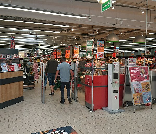 Pracownicy popularnej sieci mają dość. W południe zatrzymają pracę-31652