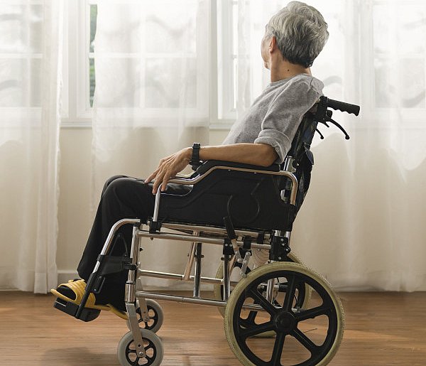 Zaoferował niepełnosprawnemu pomoc i go... okradł-31839