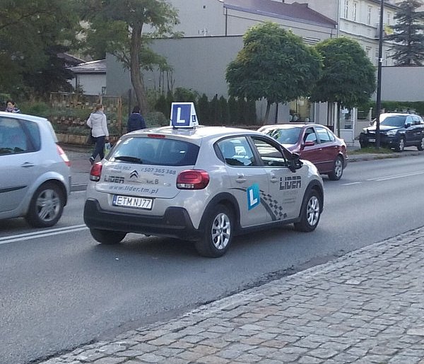 17-latkowie dostaną „prawko”. Nowe przepisy stawiają twarde warunki-32158