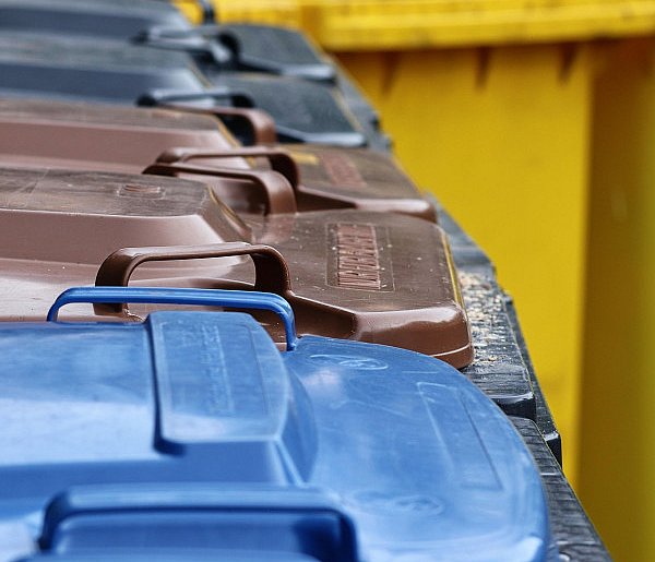 Fioletowe worki na odpady. Oto, co powinno tam trafiać-32274