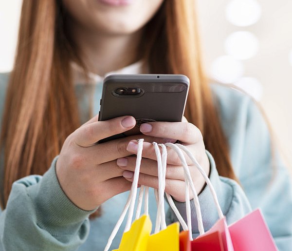 Zalando i Temu podpadły urzędowi. Klienci byli wprowadzani w błąd-32299