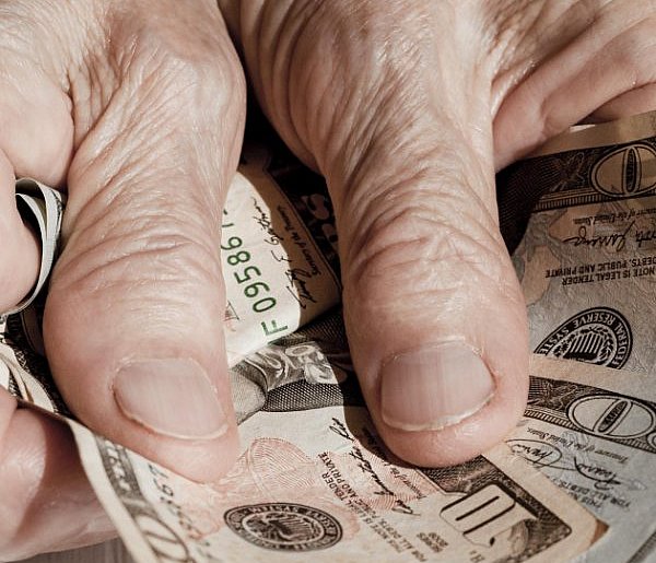 Fałszywy adwokat oskubał dziadka